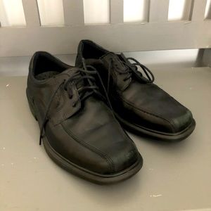Men’s size 42 dress shoes